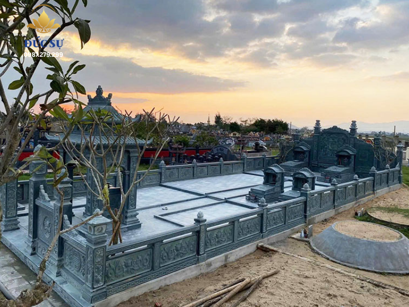mẫu lăng mộ đá xanh rêu cao cấp