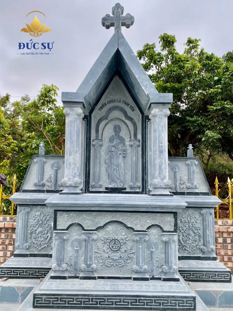 khu mộ đá công giáo đẹp