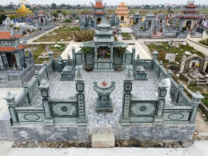 So sánh chi tiết đá hoa cương và đá xanh truyền thống
