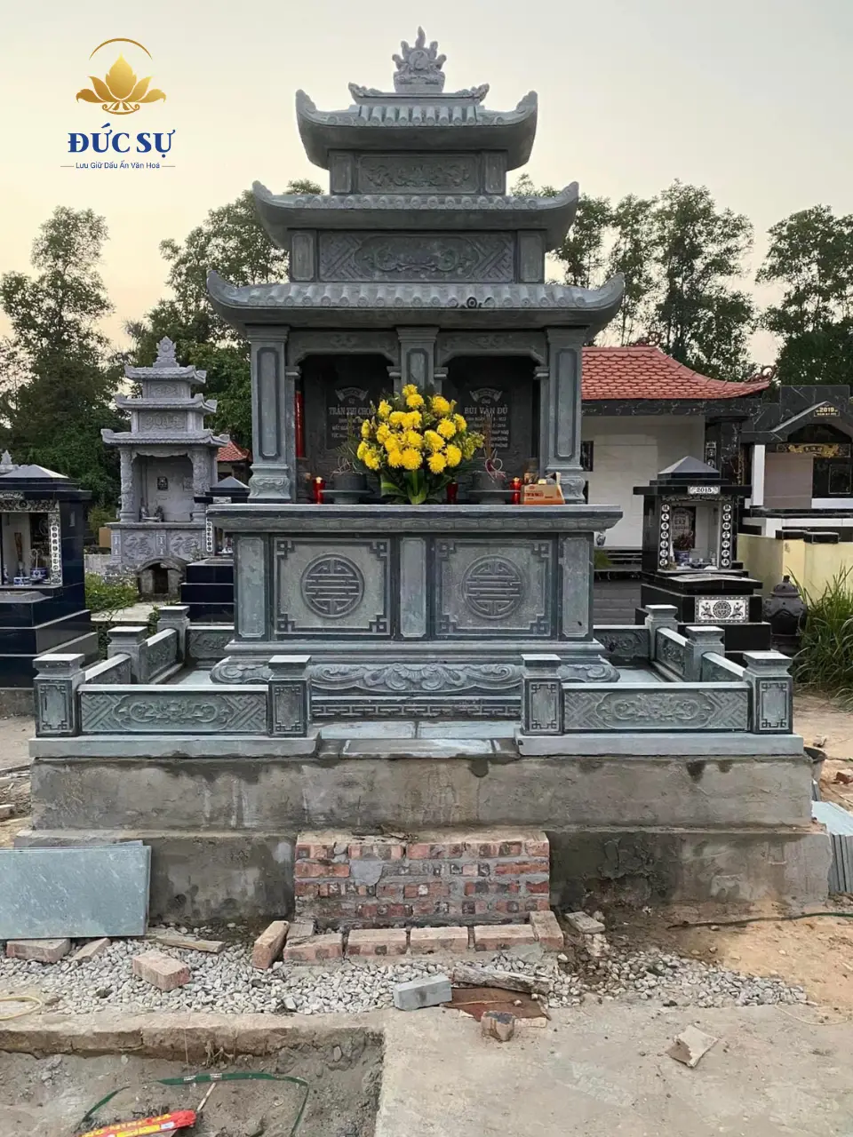 lăng mộ đá có mái che 3 mái đẹp