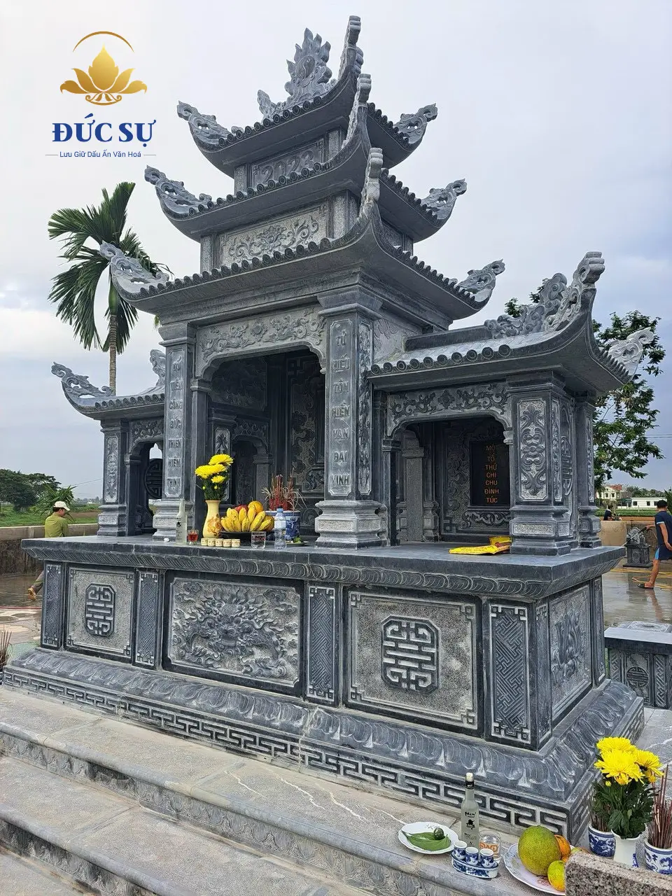 lăng mộ đá 3 mái xanh đen