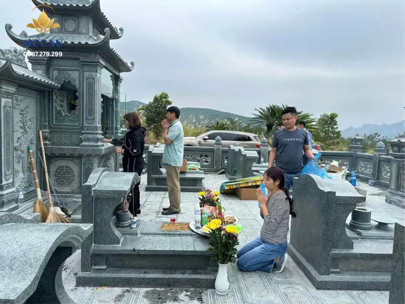 Bảng tóm tắt so sánh mộ đá có mái và mộ đá hậu bành