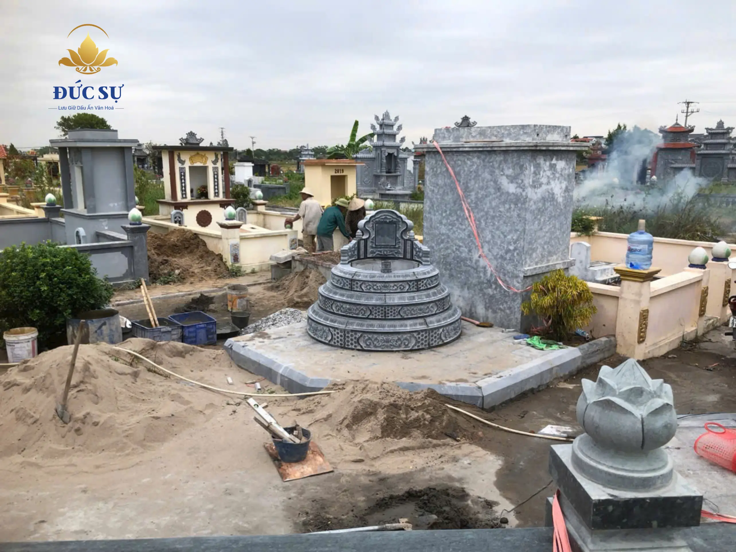 mẫu lăng mộ đá tròn nguyên khối đẹp