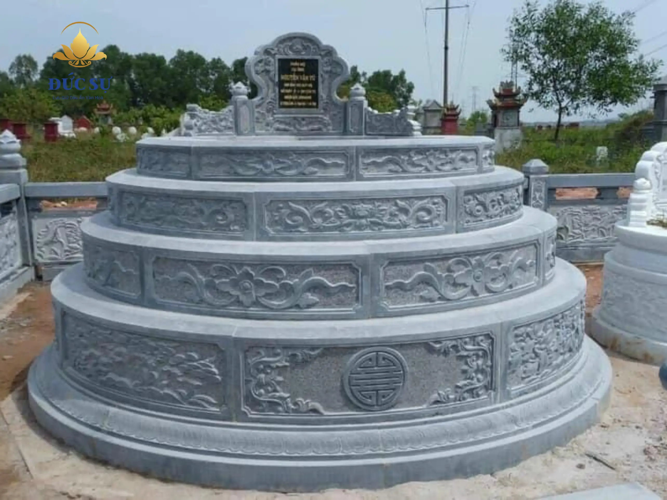 lăng mộ đá tròn đơn giản