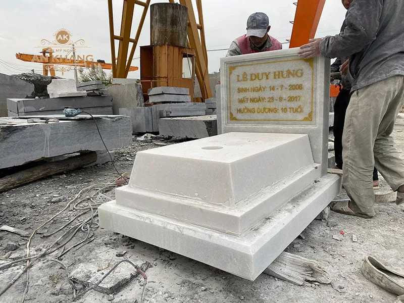 mộ đá trắng