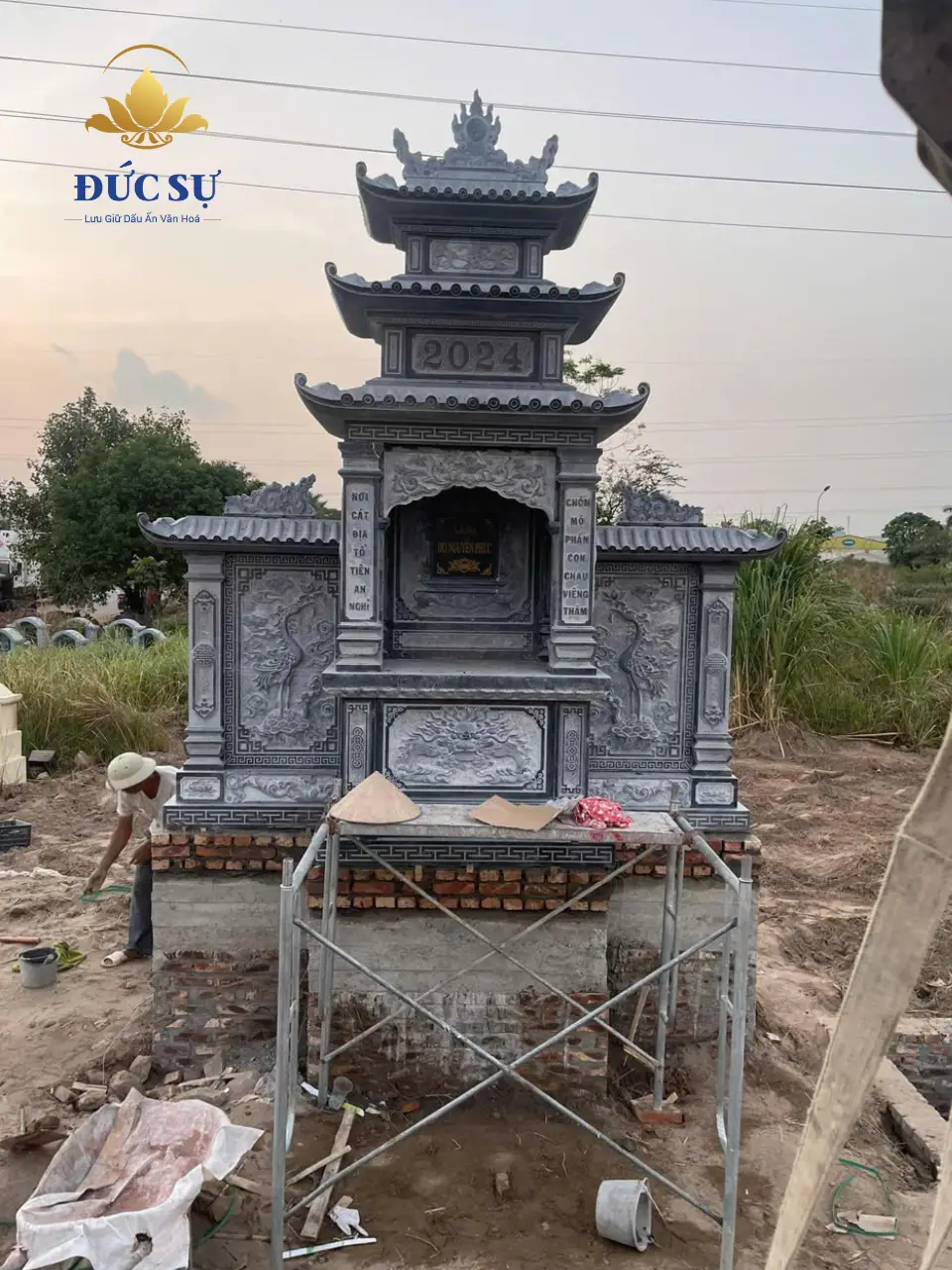 mẫu lăng mộ đá 3 mái đẹp cao cấp