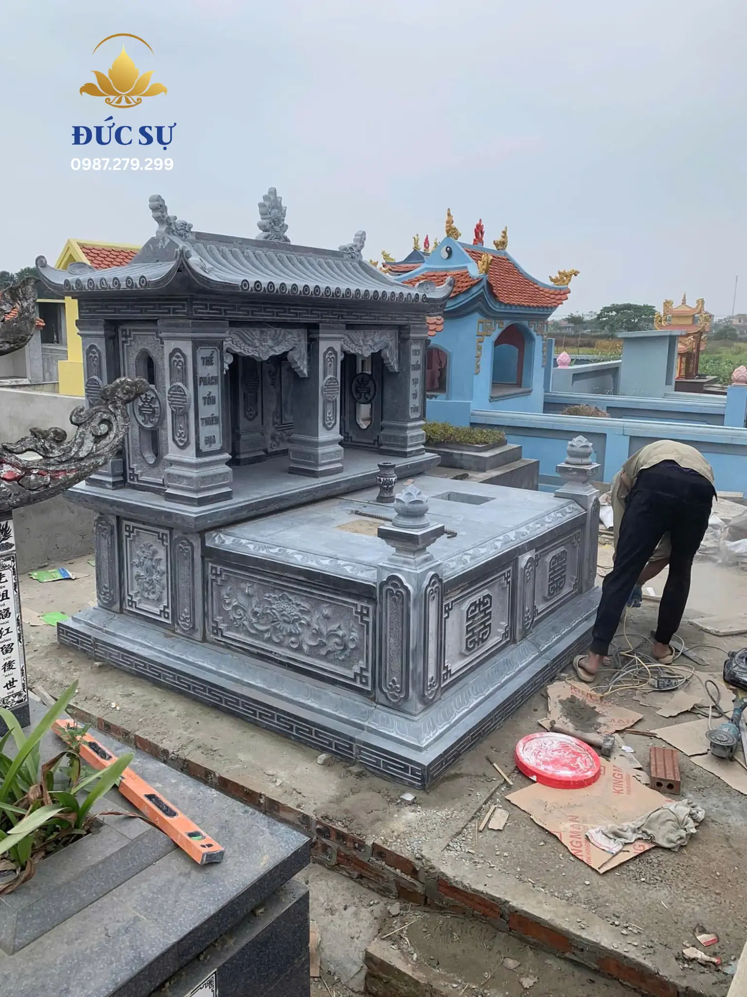 Kiểu lăng mộ đá đôi gắn kết
