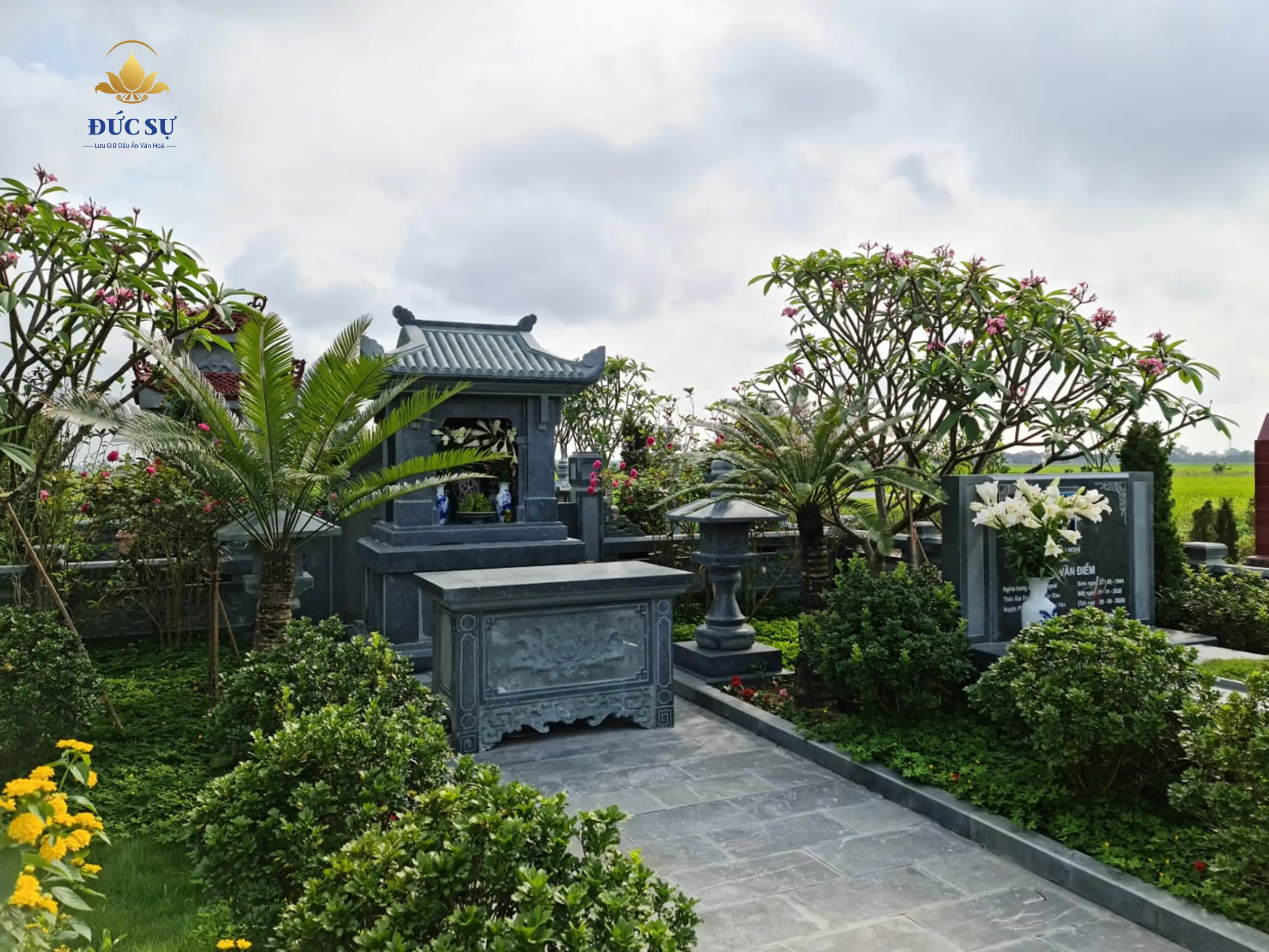 lăng mộ đá xanh rêu đẹp