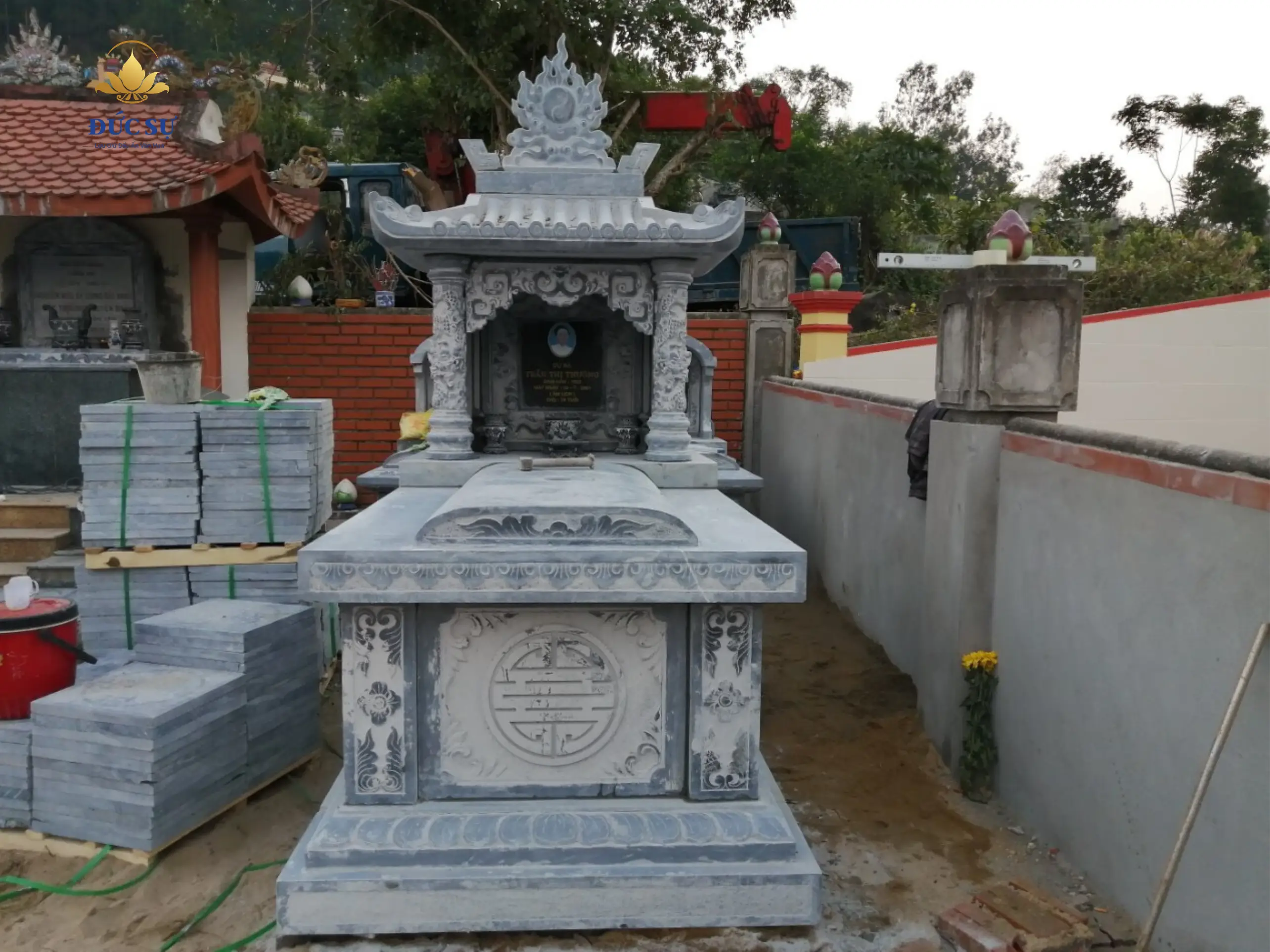 mẫu lăng mộ đá 1 mái đao đơn giản đẹp