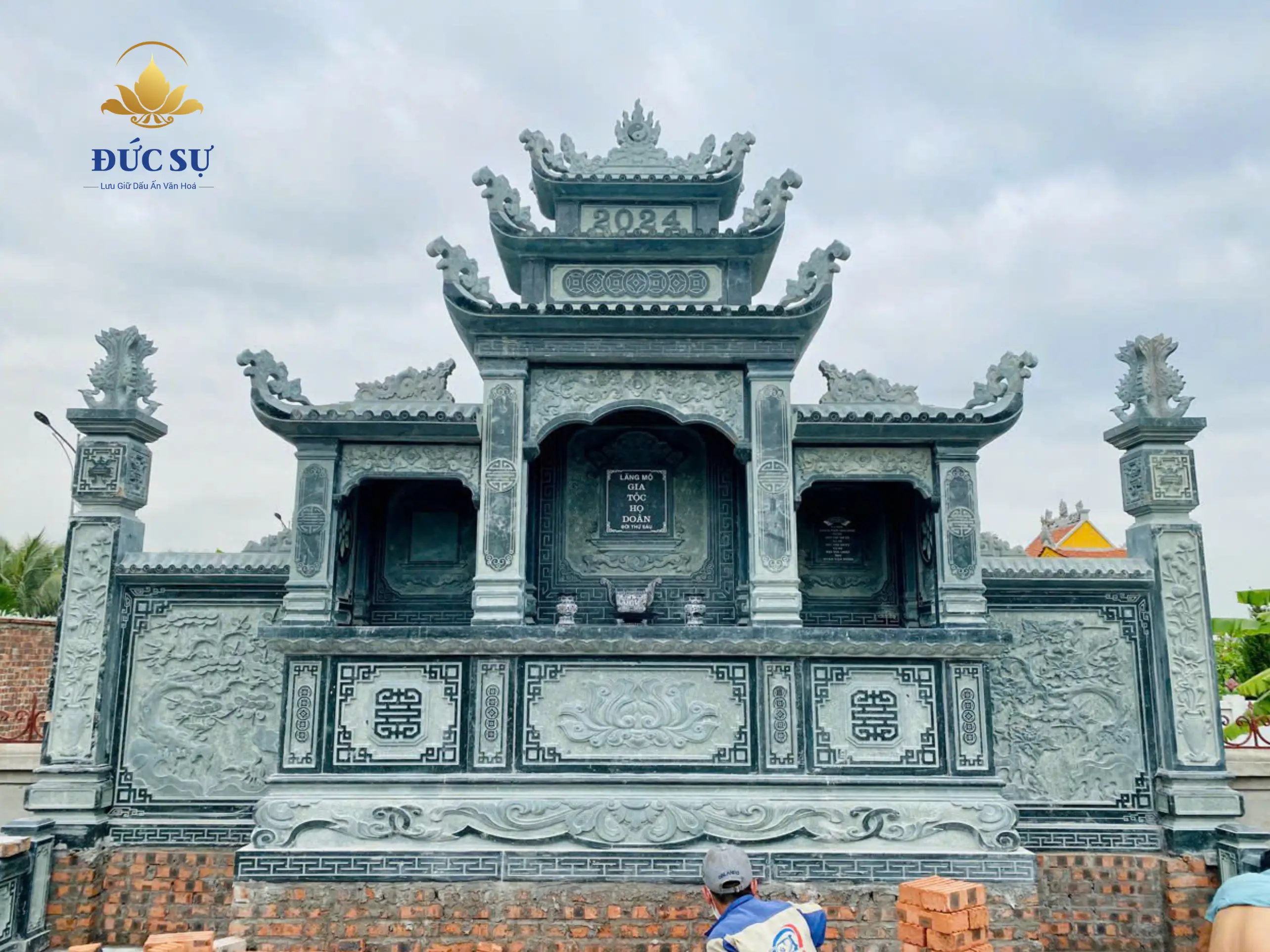 lăng mộ đá 3 mái xanh rêu đẹp