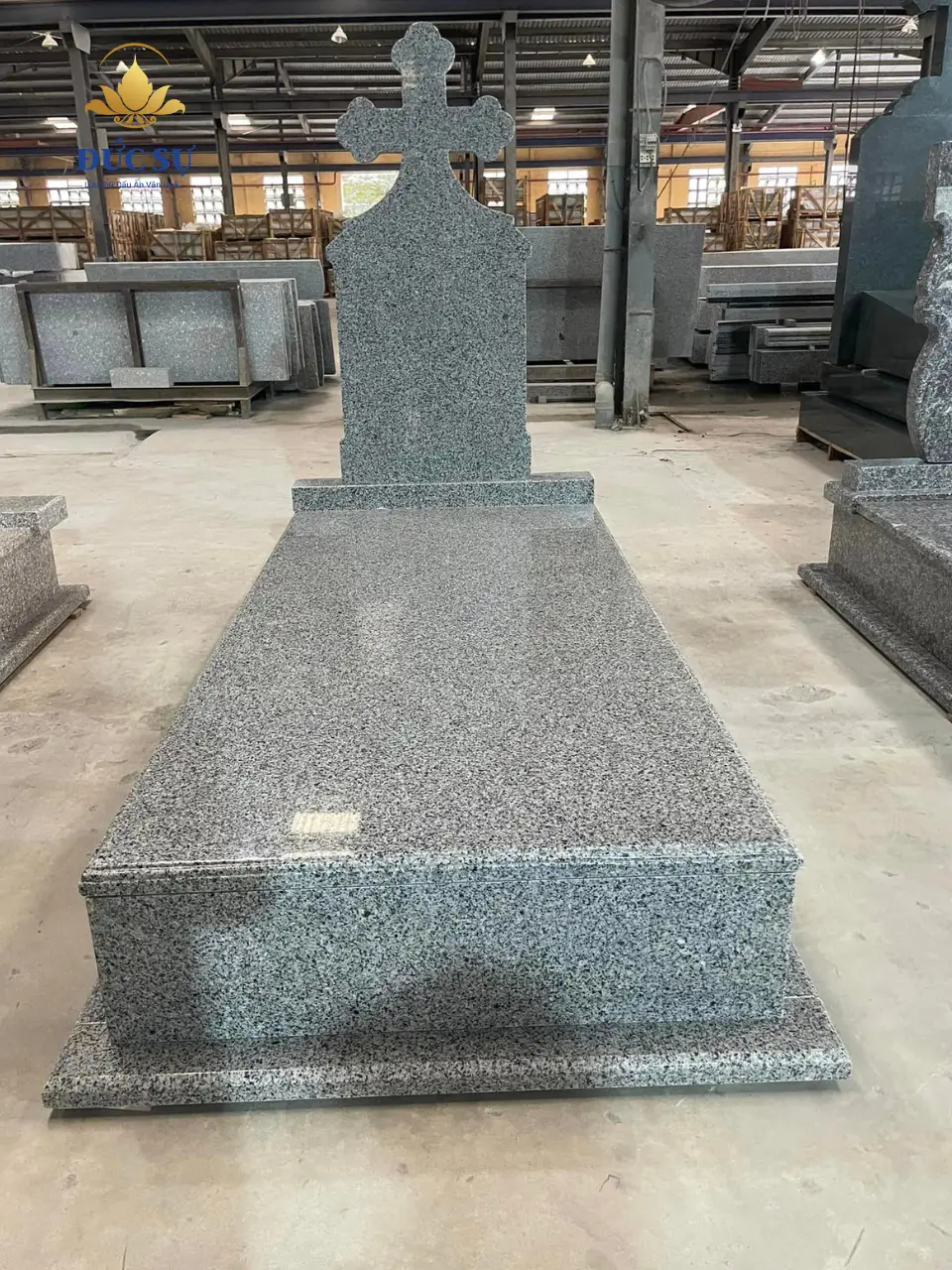 mẫu lăng mộ đá công giáo bằng đá granite