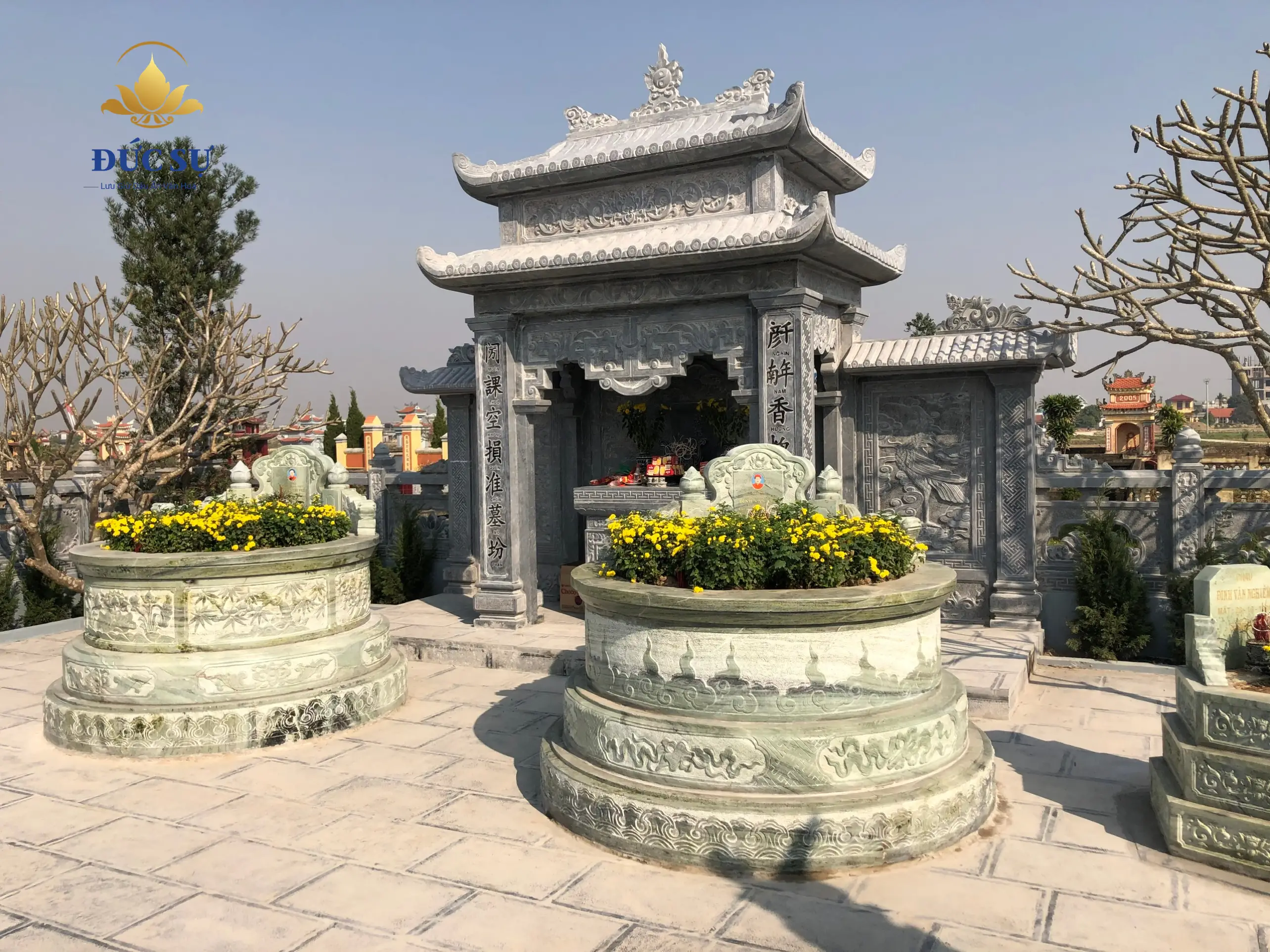 mẫu lăng mộ đá tròn bằng đá xanh ninh bình