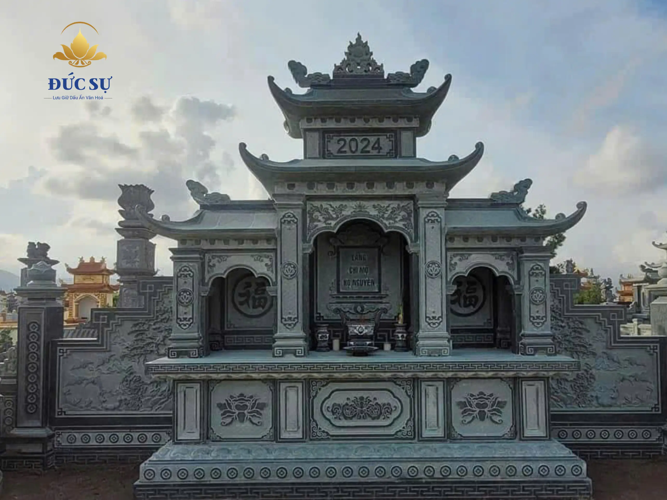 mẫu lăng thờ đá ba gian ba mái