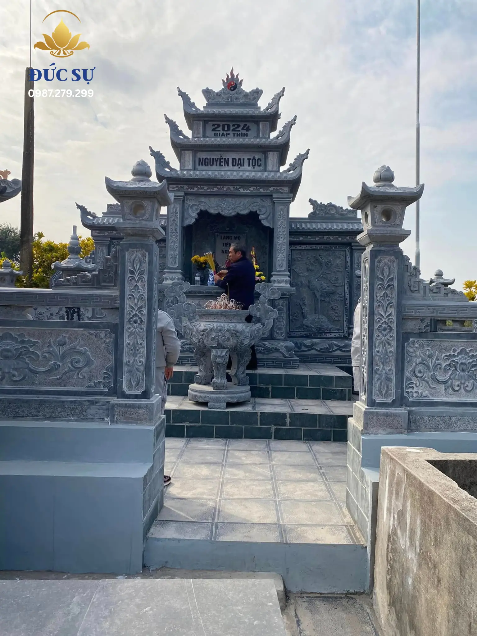 Những lưu ý quan trọng khi đo đạc và thiết kế mộ đá có mái