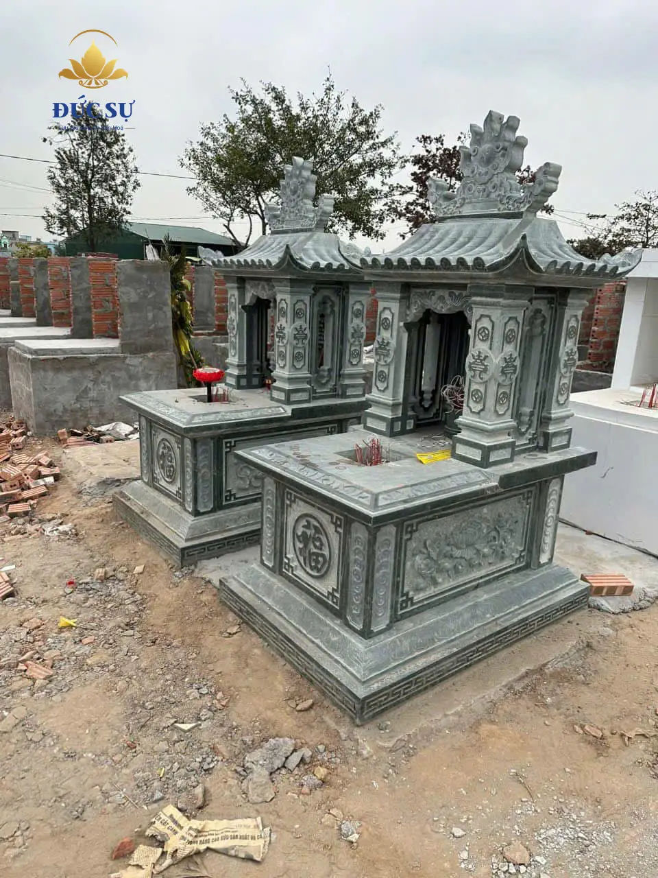 lăng mộ đá có mái che đẹp