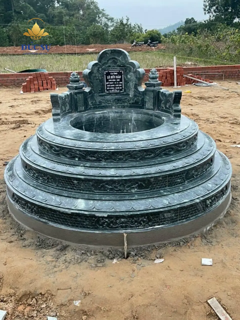 mẫu lăng mộ đá tròn nhiều bậc