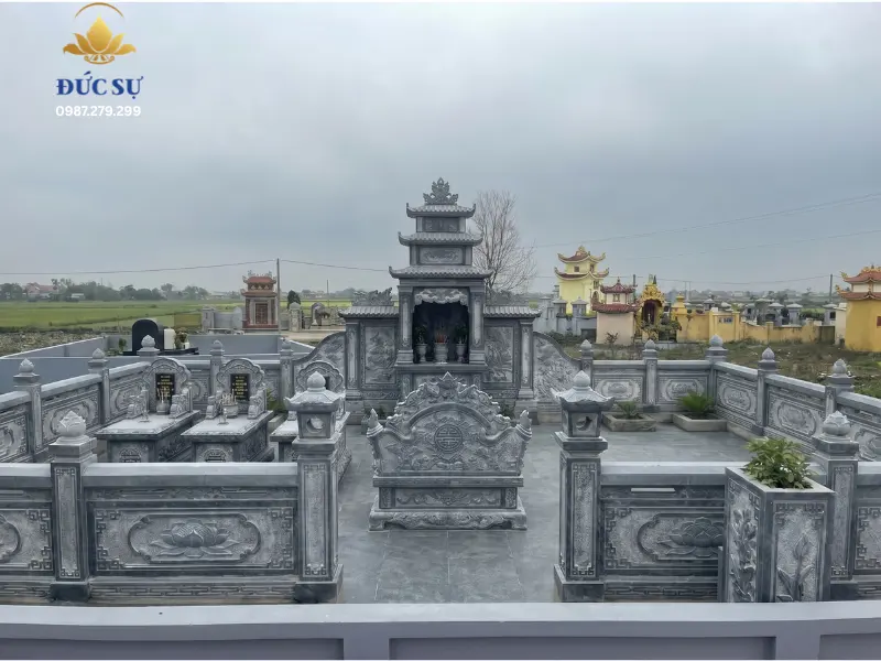 So sánh chi tiết mộ đá xanh rêu và mộ đá xanh đen