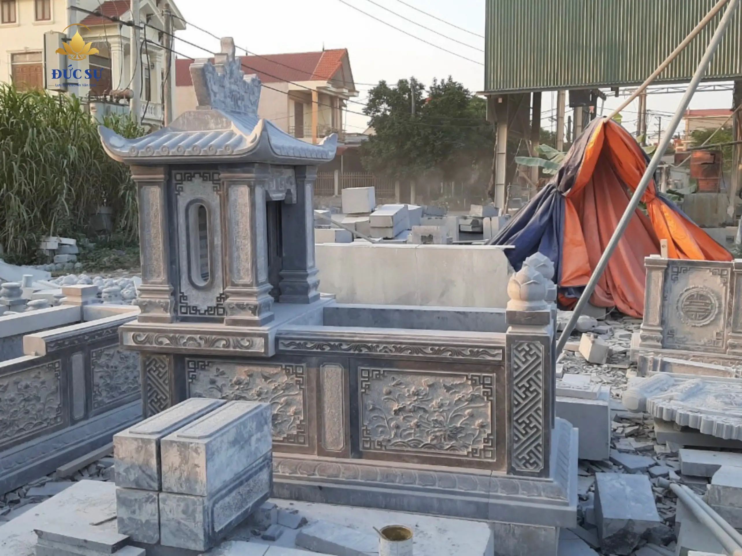 lăng mộ đá 1 mái hiện đại