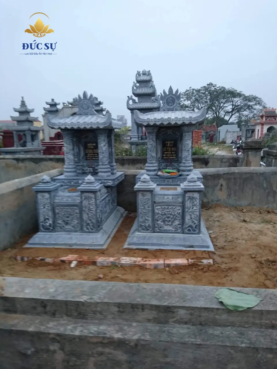 lăng mộ đá 1 mái xanh đen