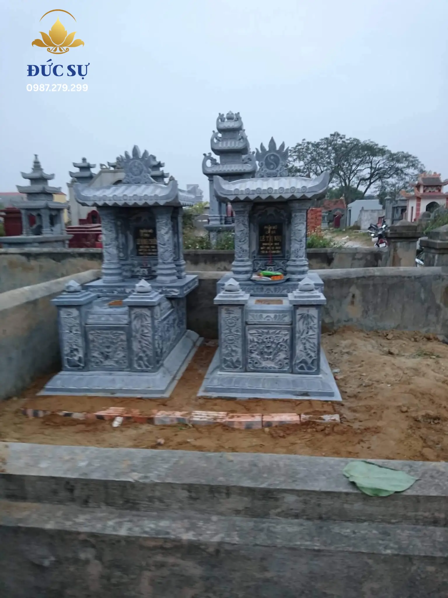so sánh chi tiết mộ đá xanh và mộ đá trắng
