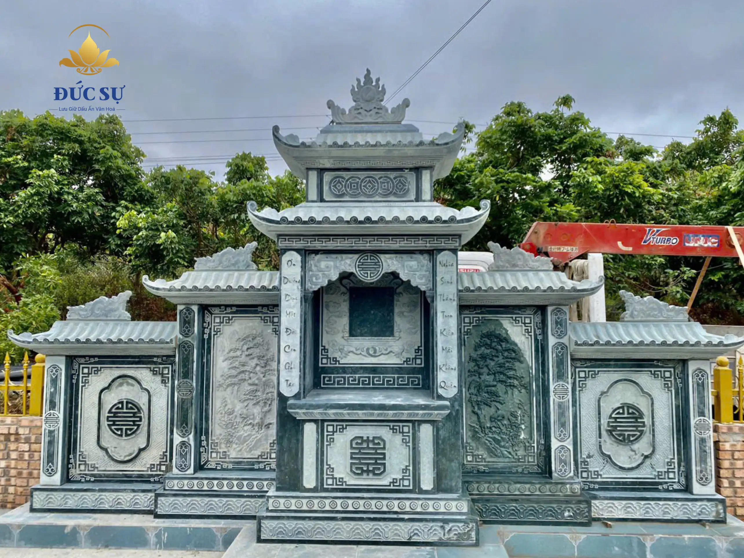 lăng thờ đá 2 mái đẹp