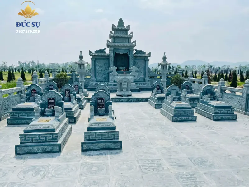hướng mộ tọa là phần đầu, hướng là phần chân