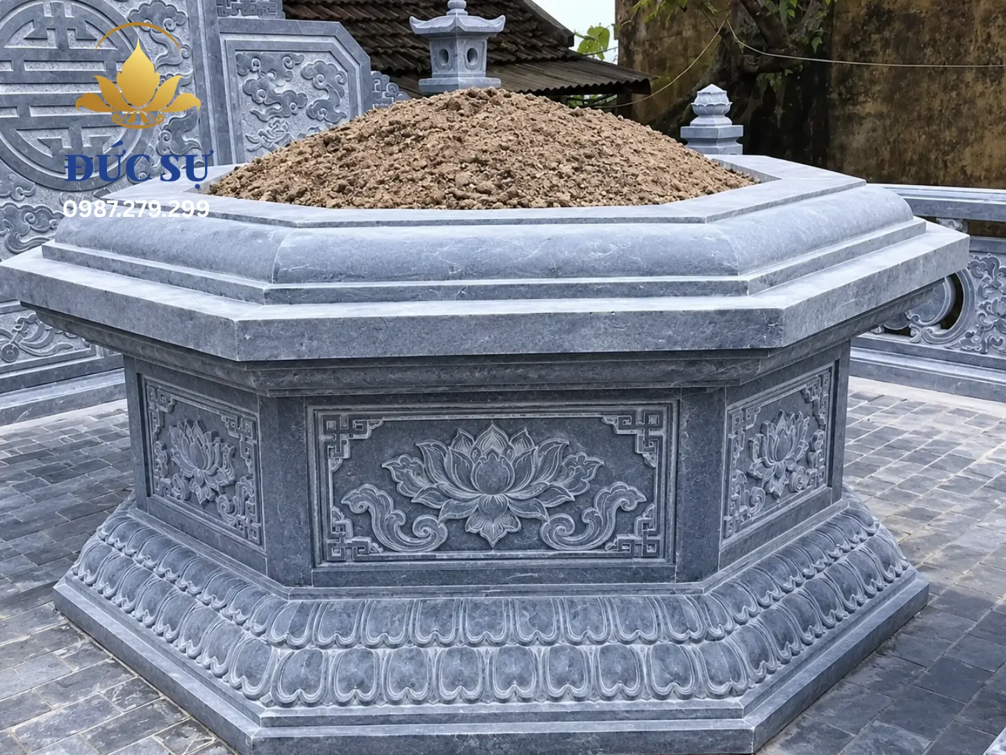 Các yếu tố ảnh hưởng đến kích thước mộ đá bát giác thực tế